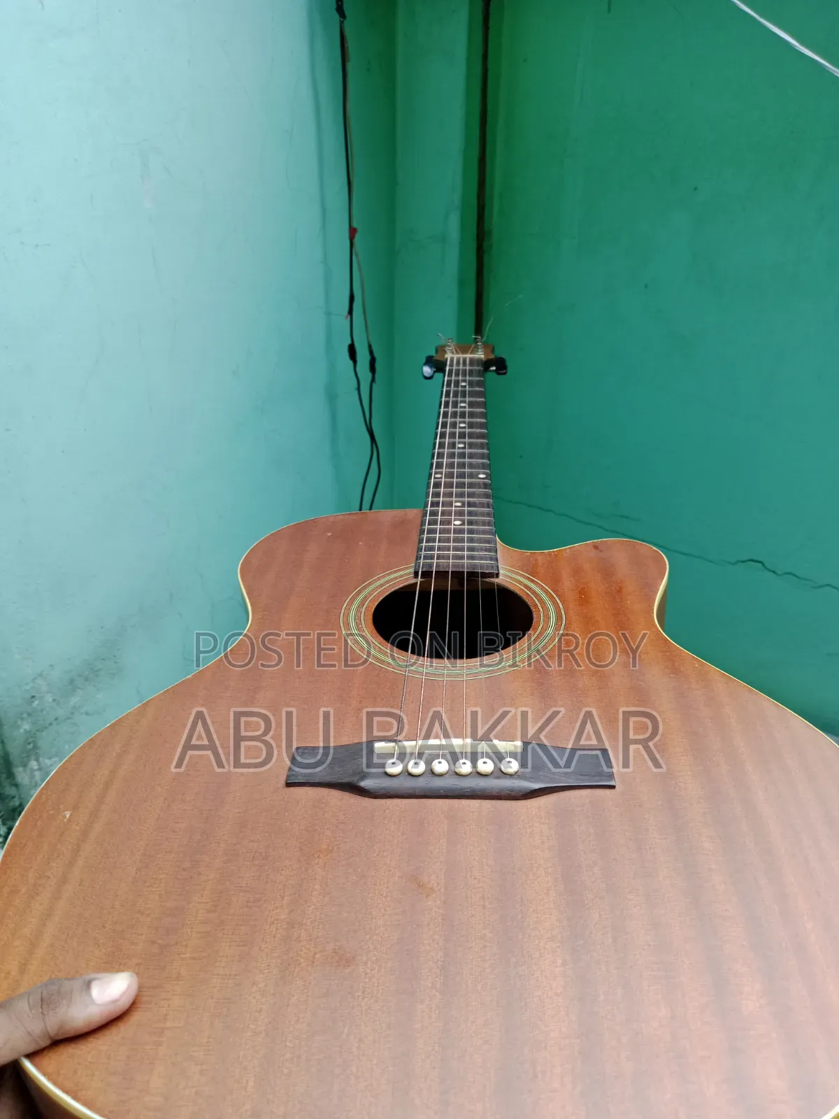 গিটার টি বিক্রি হবে