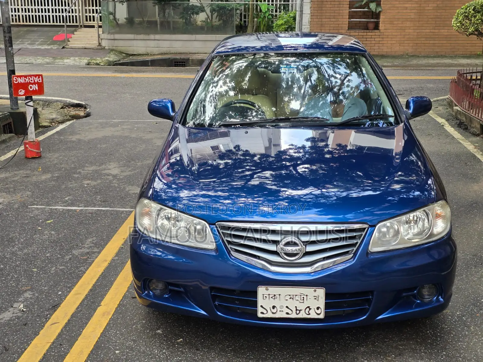 Nissan Sunny 2012 Blue