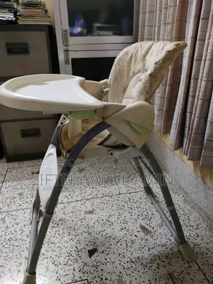 ফিডিং সহ বেবি চেয়ার