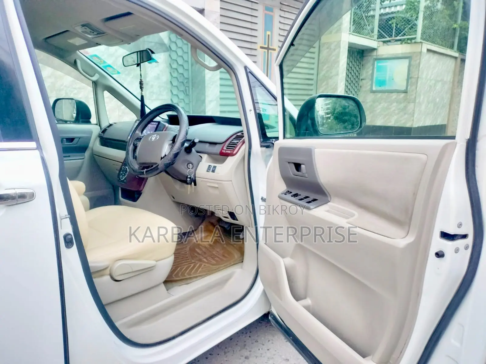 Toyota Noah 2.0 143hp FWD (8 Seater) 2011 Pearl