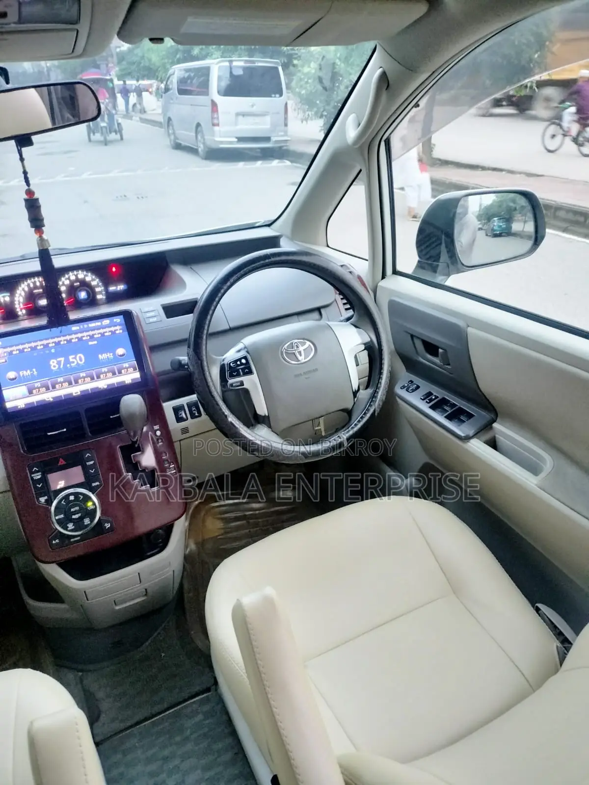 Toyota Noah 2.0 143hp FWD (8 Seater) 2011 Pearl