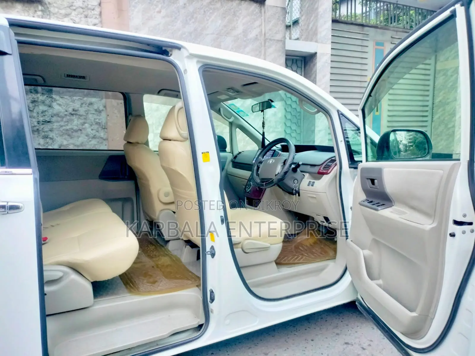 Toyota Noah 2.0 143hp FWD (8 Seater) 2011 Pearl