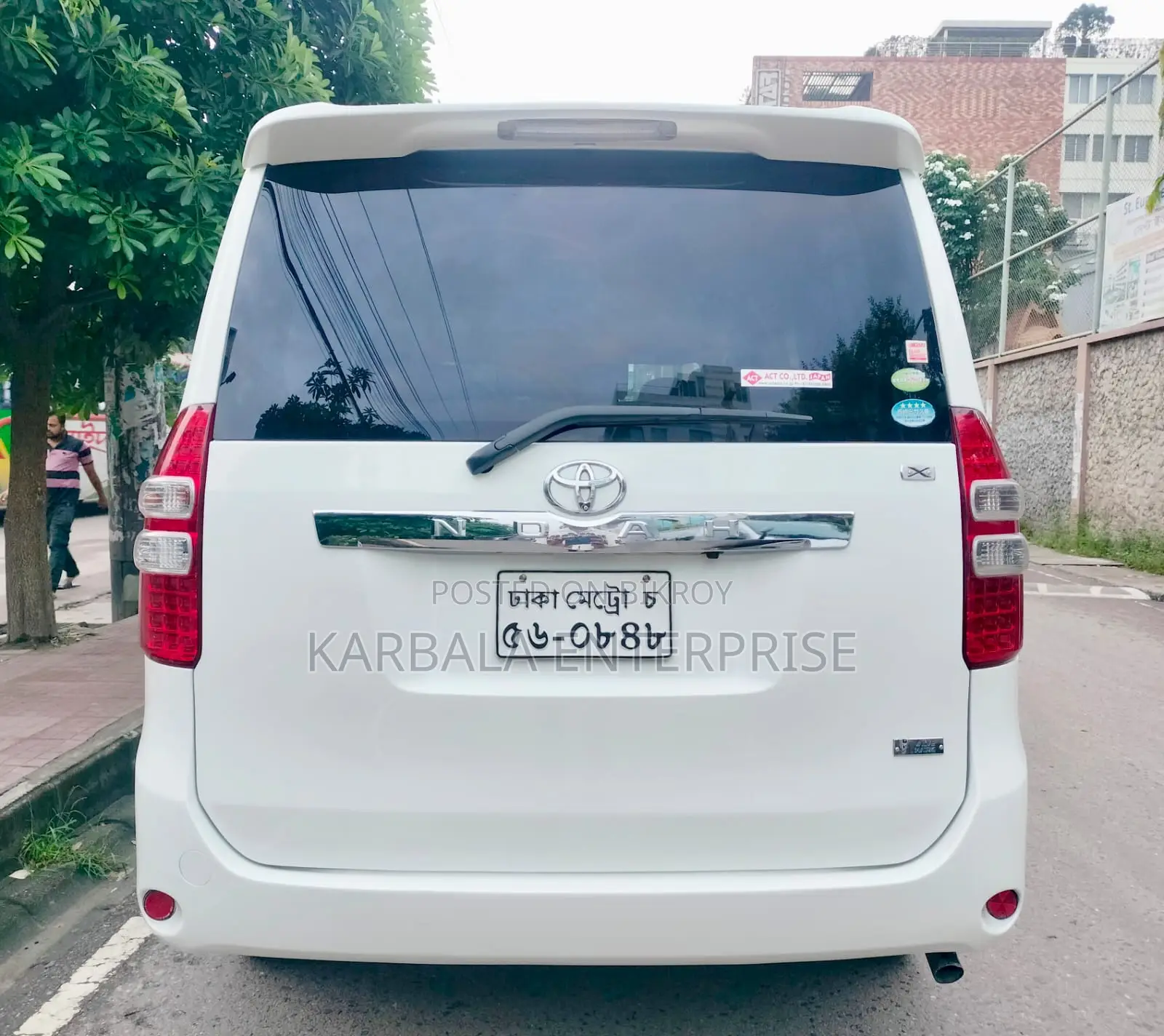 Toyota Noah 2.0 143hp FWD (8 Seater) 2011 Pearl
