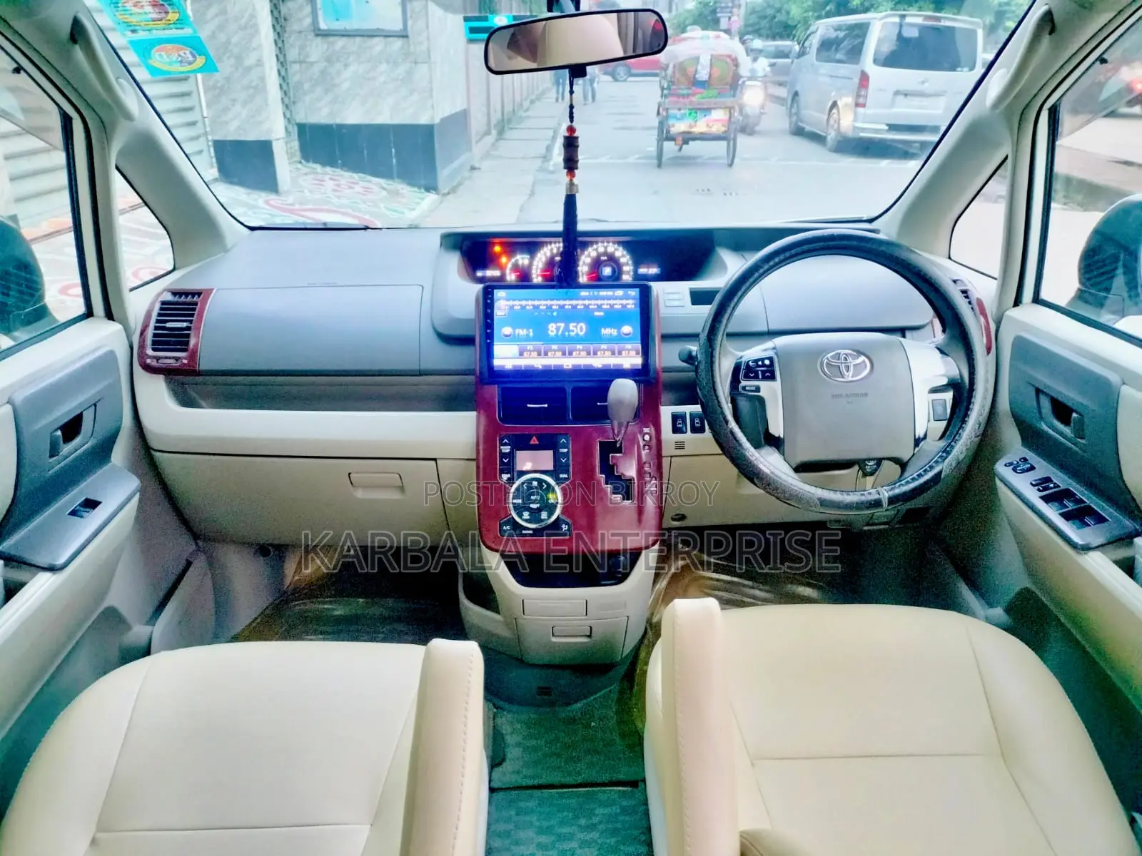 Toyota Noah 2.0 143hp FWD (8 Seater) 2011 Pearl