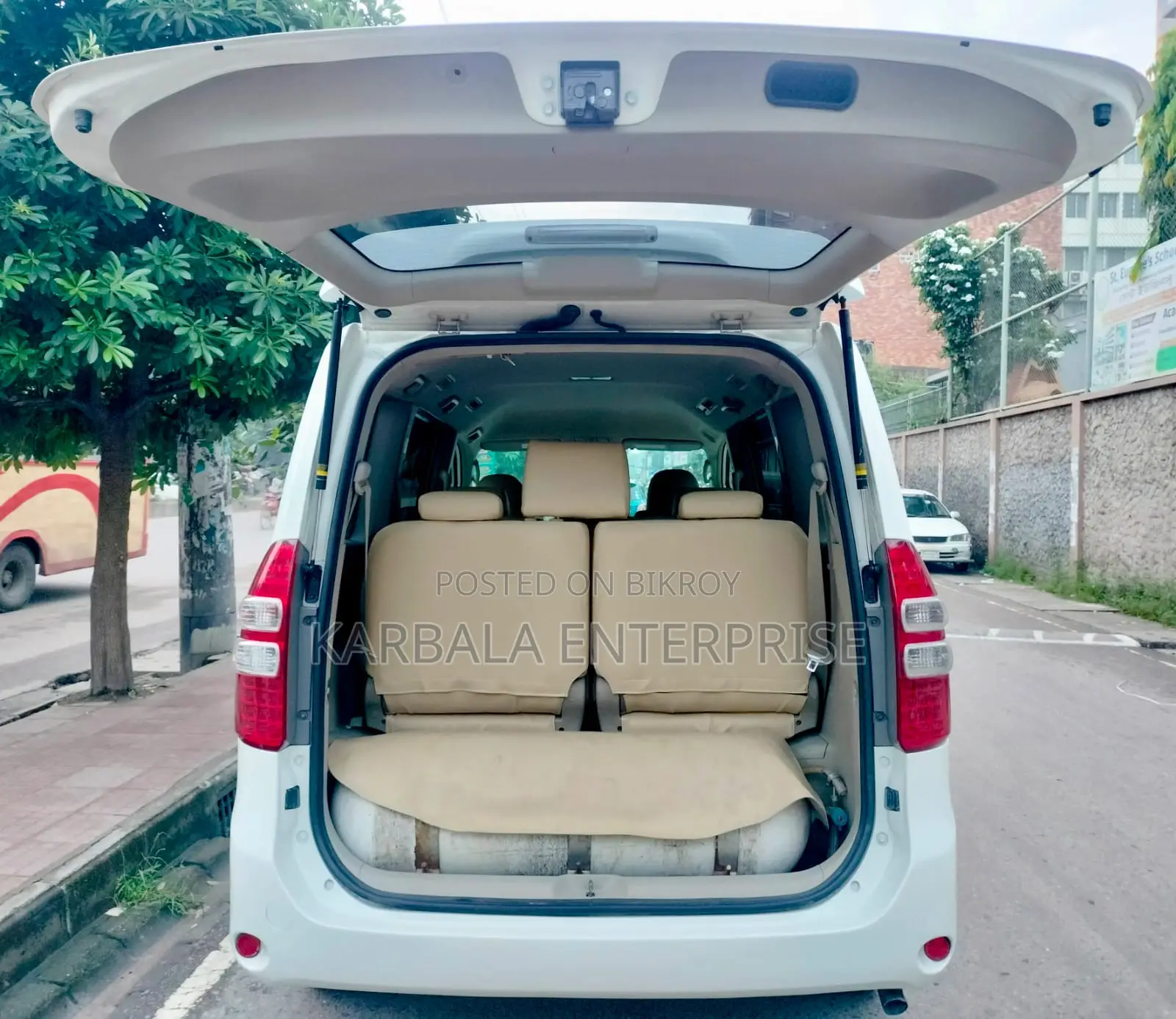 Toyota Noah 2.0 143hp FWD (8 Seater) 2011 Pearl