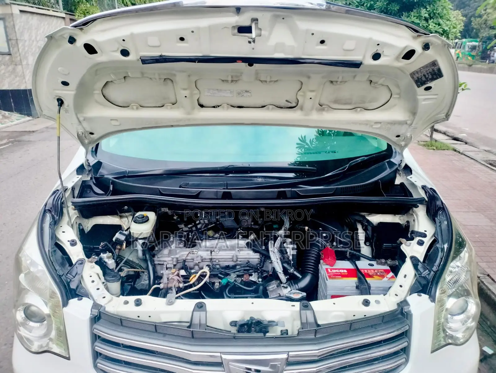 Toyota Noah 2.0 143hp FWD (8 Seater) 2011 Pearl