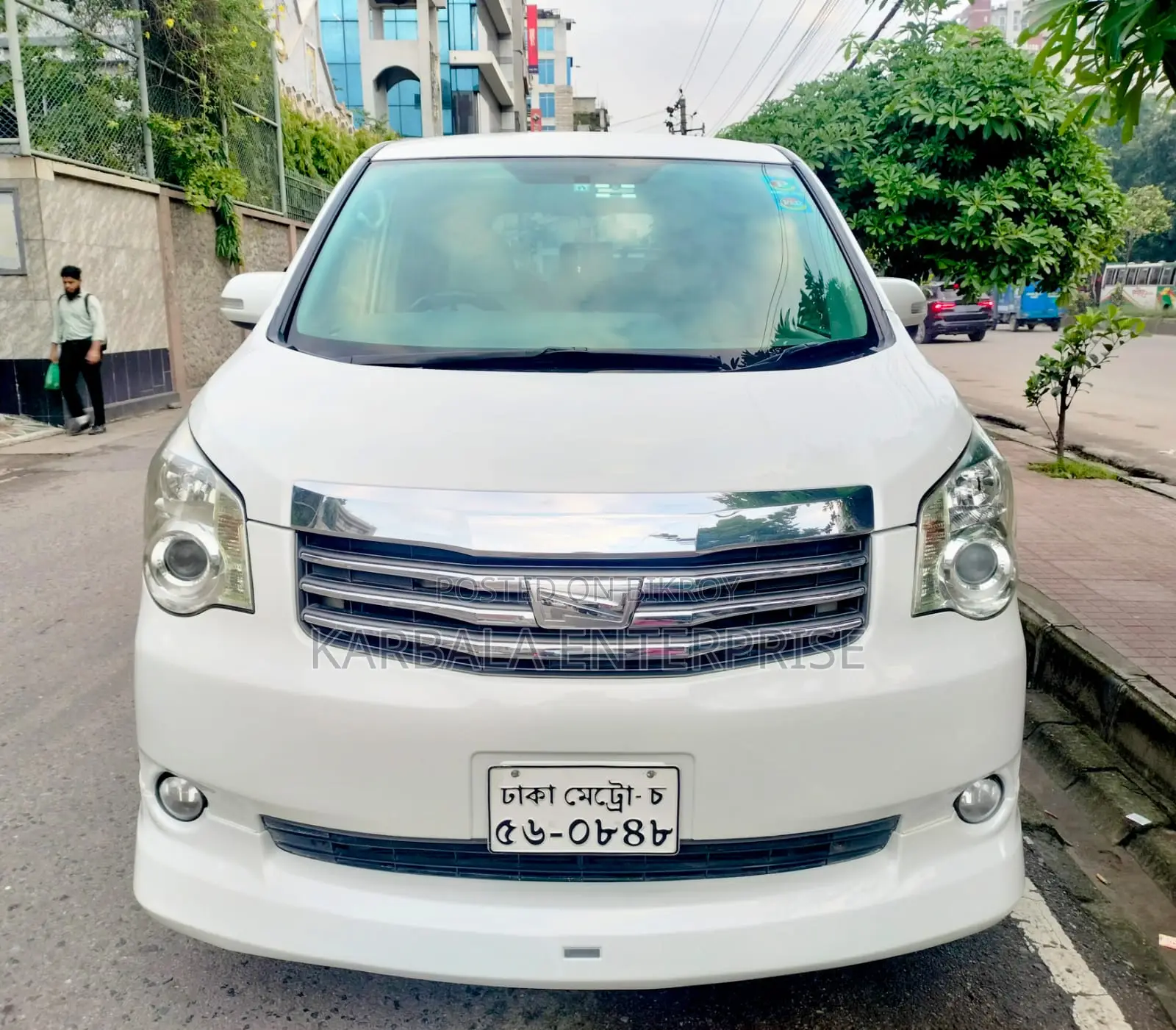 Toyota Noah 2.0 143hp FWD (8 Seater) 2011 Pearl