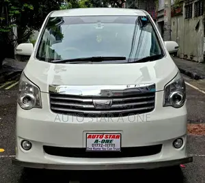 Toyota Noah 2.0 143hp AWD (8 Seater) 2011 Pearl