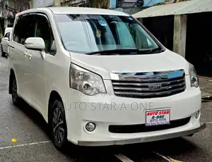 টয়োটা নোয়া ২.০ ১৪৩এইচপি এডব্লিউডি (৮ সিটার) ২০১১ পার্ল