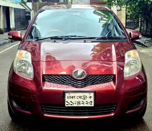 Toyota Vitz 1.0 FWD 5dr 2010 Maroon