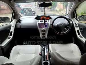 Toyota Vitz 1.0 Front-Wheel Drive 5-Door 2010 Maroon