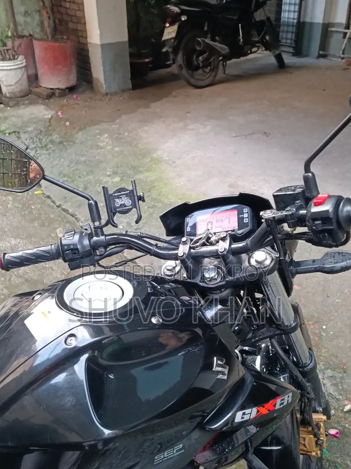 সুজুকি জিক্সার ২০২৩ ব্ল্যাক
