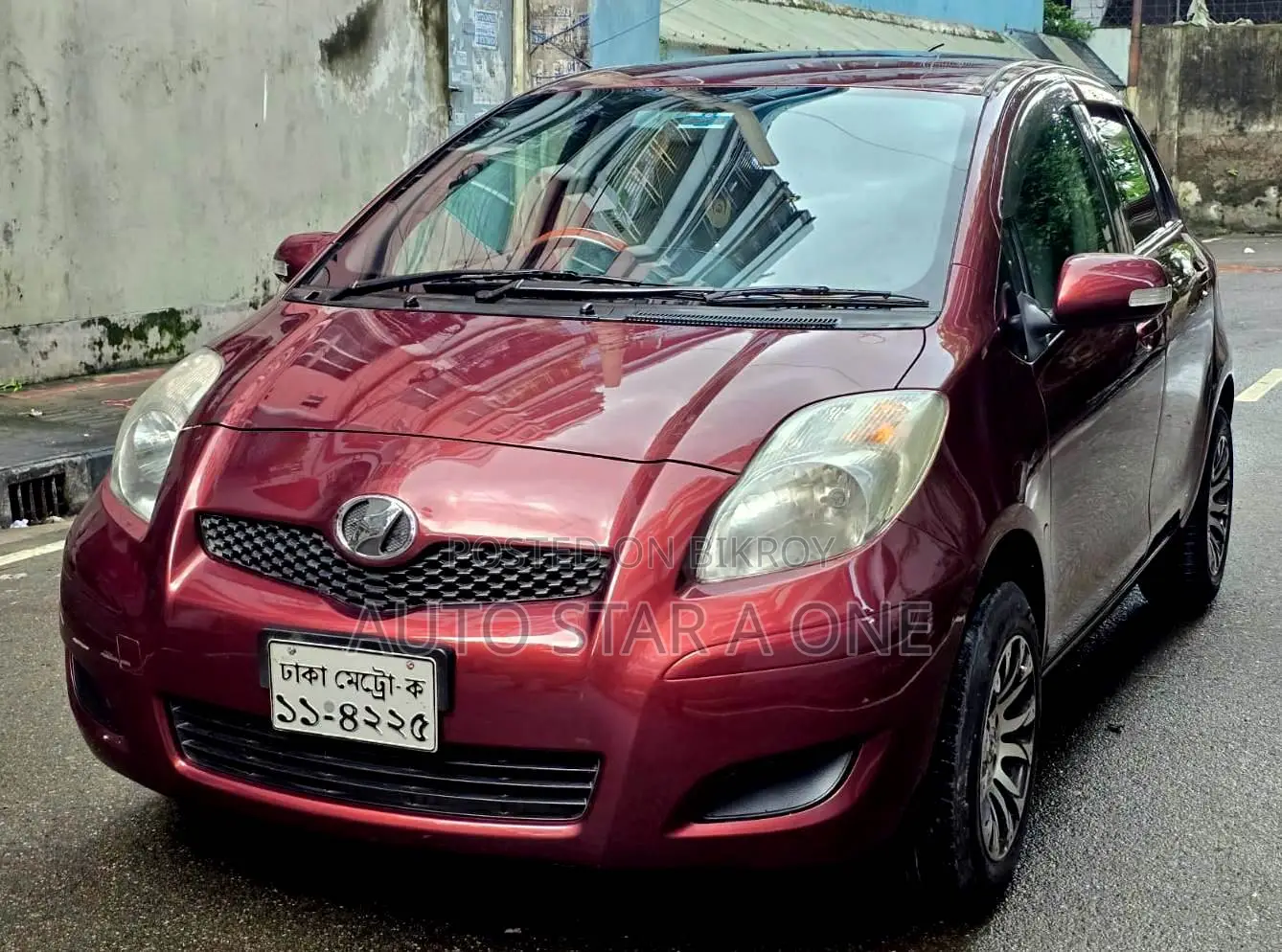 Toyota Vitz 1.0 Front-Wheel Drive 5-Door 2010 Maroon