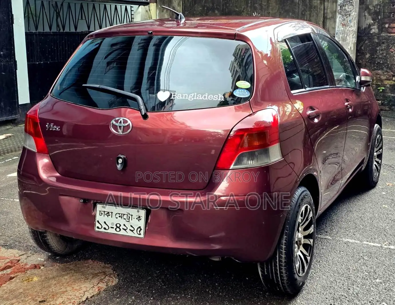 Toyota Vitz 1.0 Front-Wheel Drive 5-Door 2010 Maroon