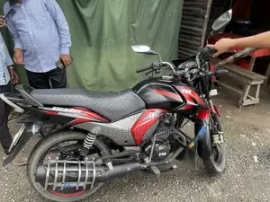 টিভিএস স্ট্রাইকার ১২৫ ২০২২ লাল