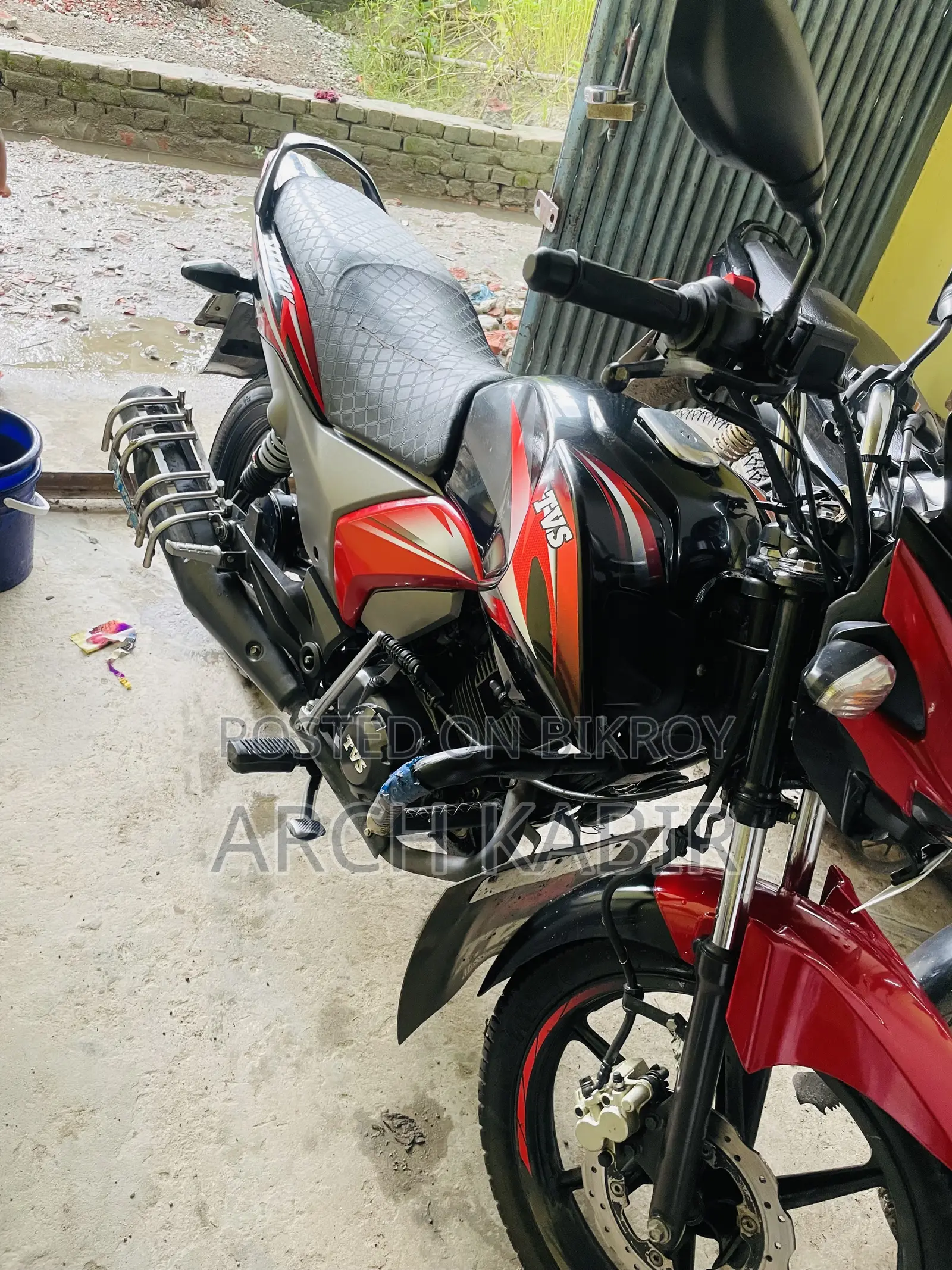 টিভিএস স্ট্রাইকার ১২৫ ২০২২ লাল