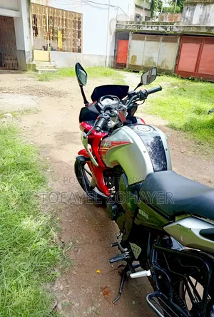 Yamaha 2015 Red