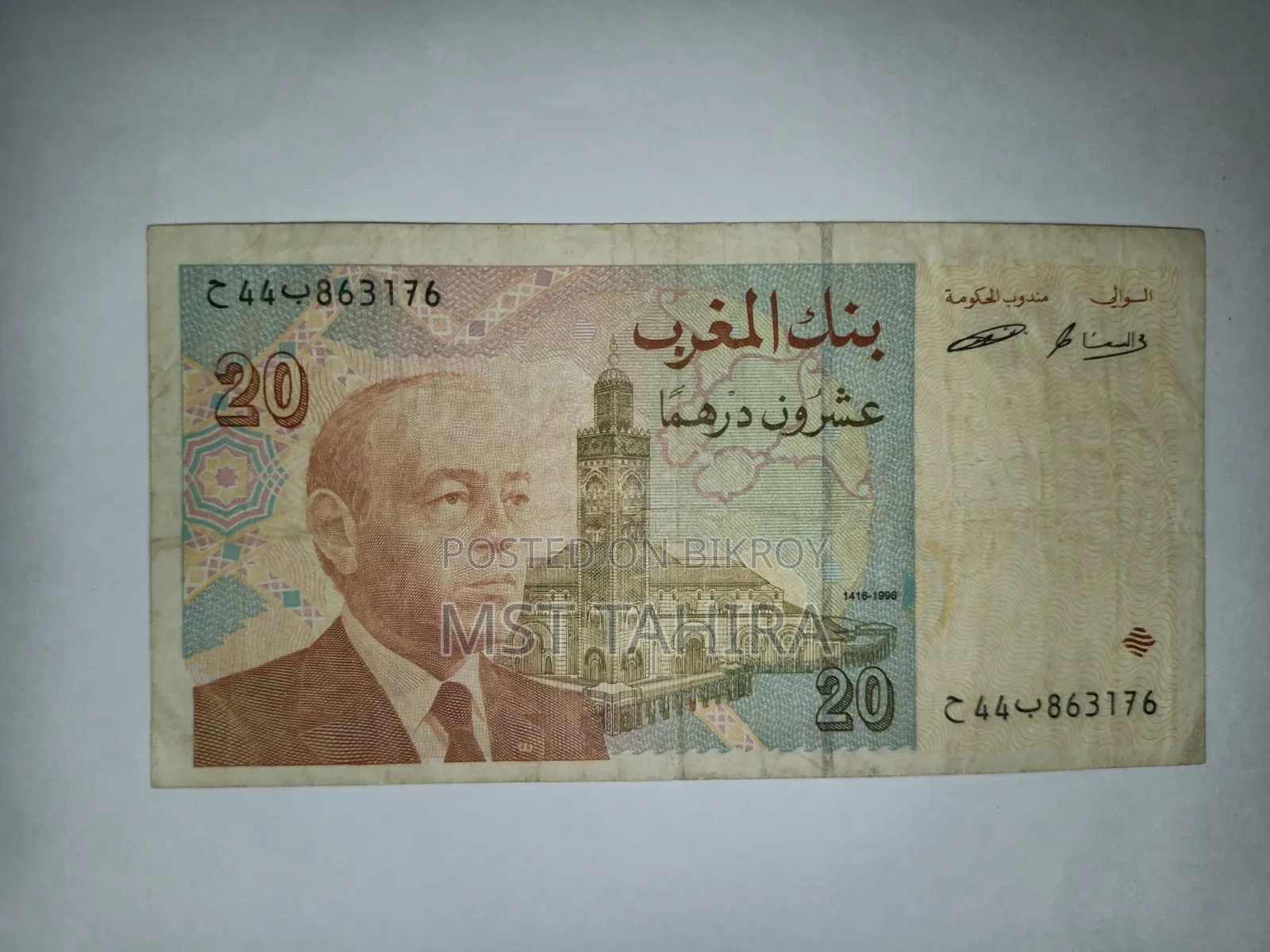 Note collection of various countries for collectors.