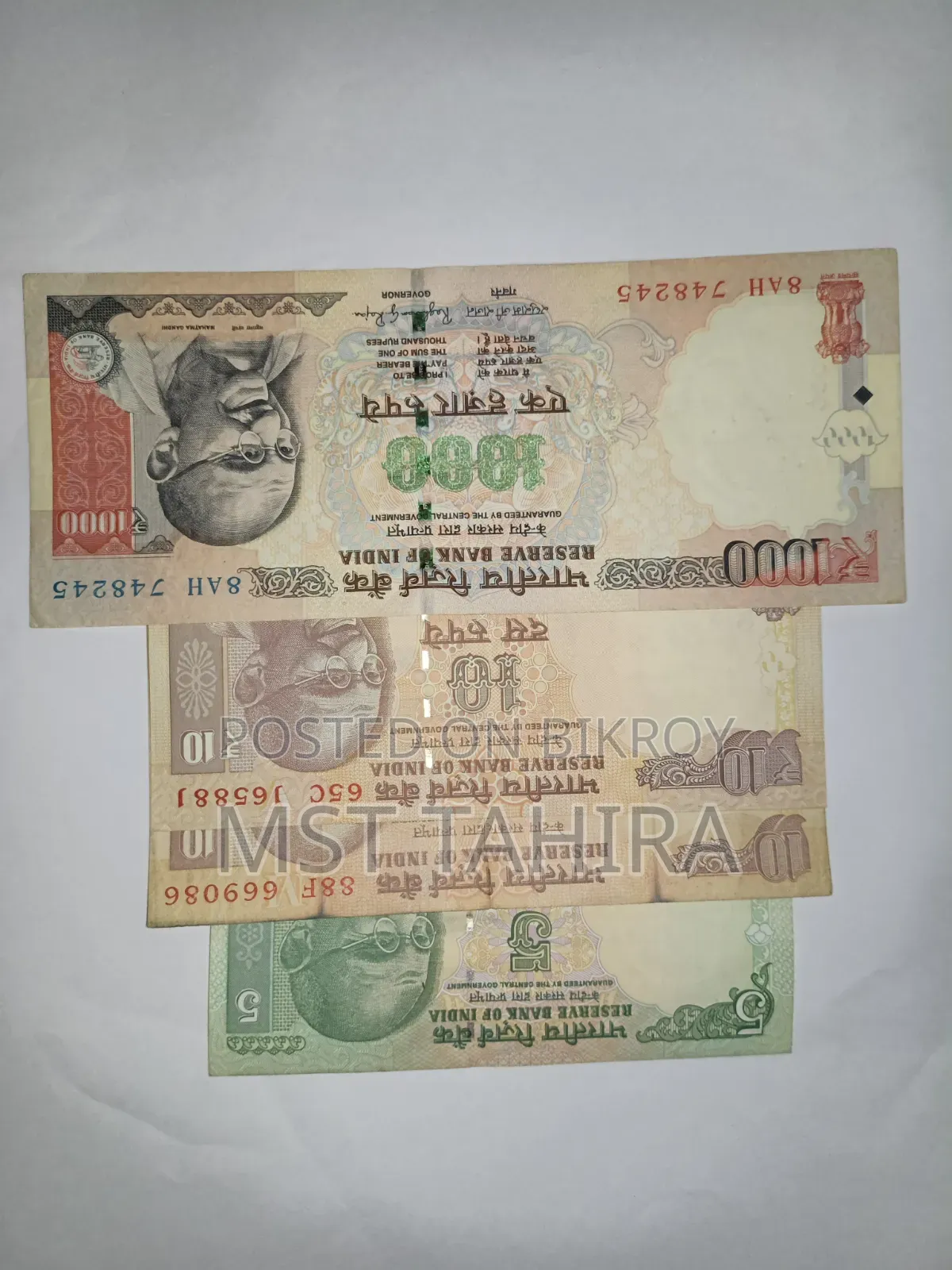 Note collection of various countries for collectors.