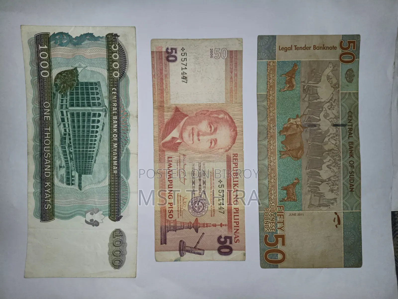 Note collection of various countries for collectors.