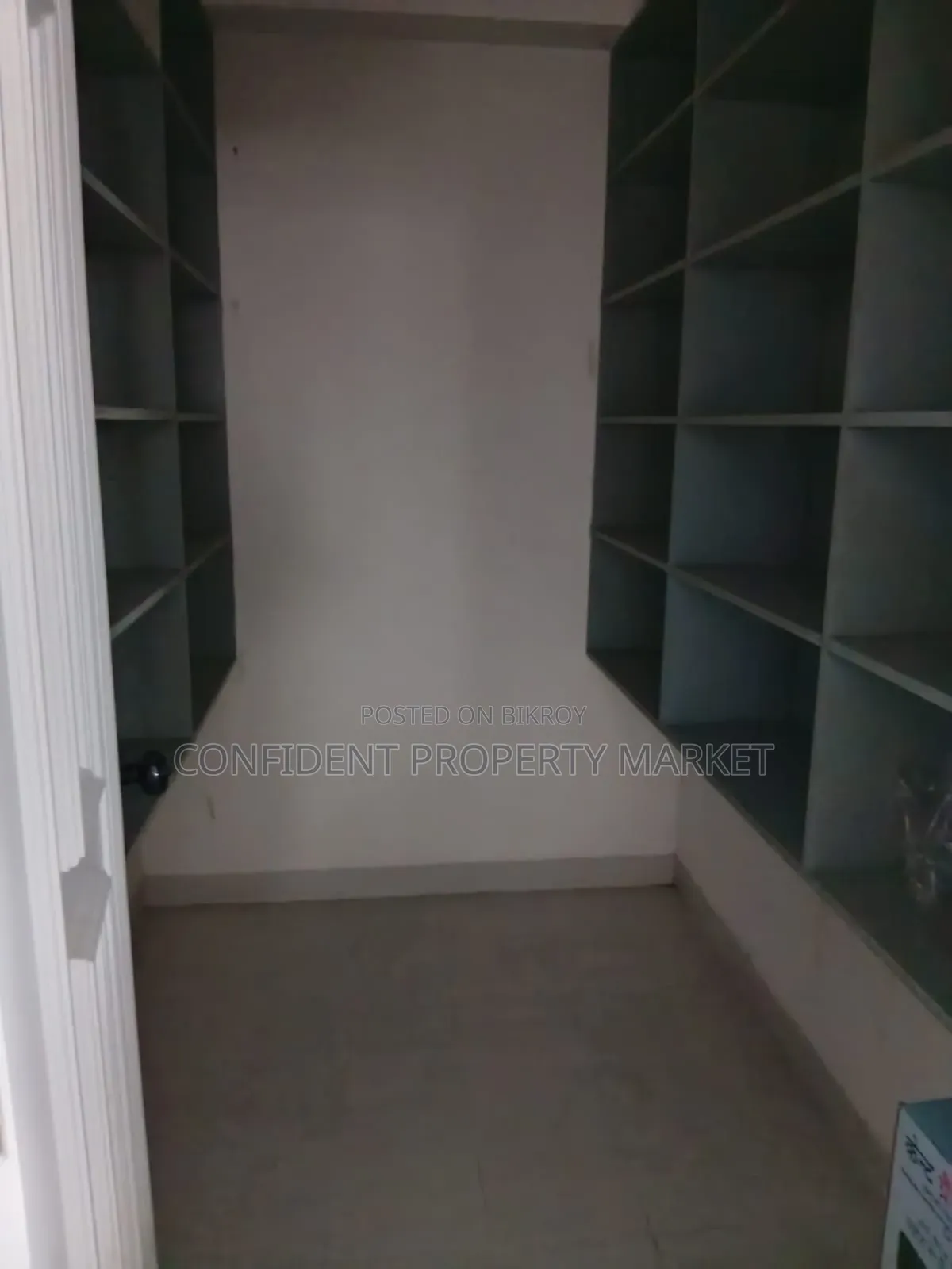 গুলশানে ভাড়ার জন্য আসবাবপত্রসহ ৪ বেডরুমের অ্যাপার্টমেন্ট