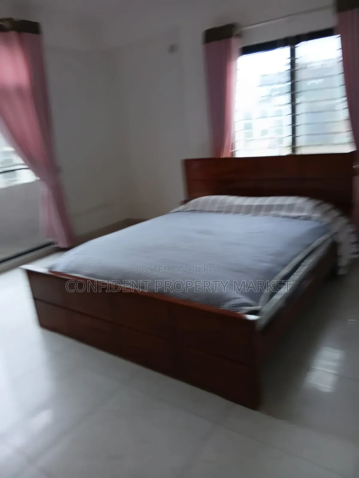 গুলশানে ভাড়ার জন্য আসবাবপত্রসহ ৪ বেডরুমের অ্যাপার্টমেন্ট