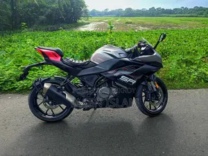 New CFMoto 300SR 2025 Silver
