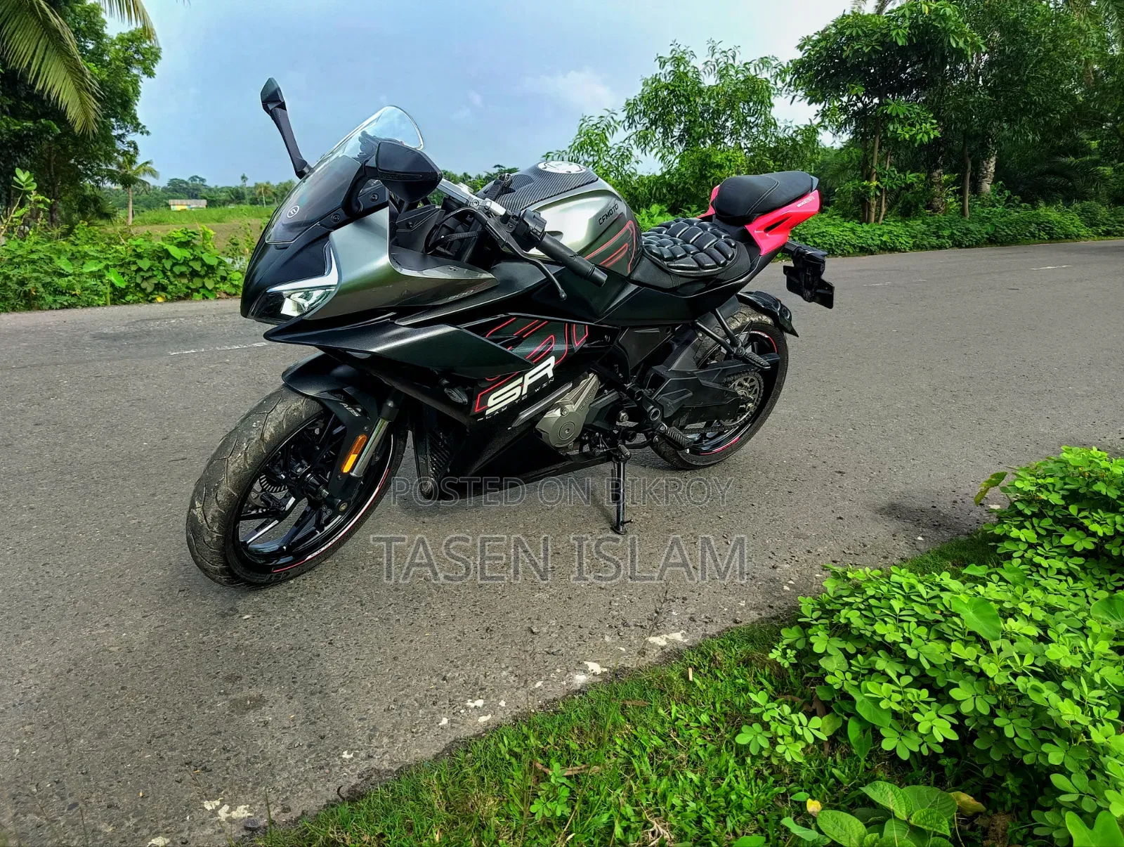 New CFMoto 300SR 2025 Silver