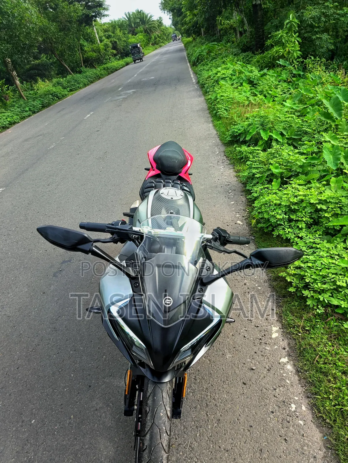 New CFMoto 300SR 2025 Silver