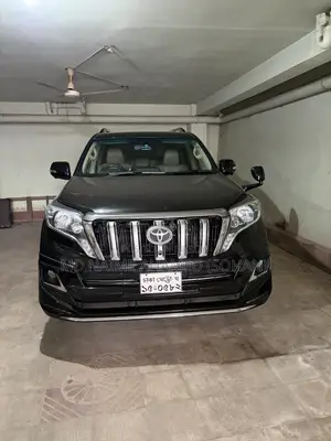 টয়োটা ল্যান্ড ক্রুজার প্রাডো ২০১১ কালো