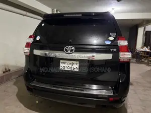 টয়োটা ল্যান্ড ক্রুজার প্রাডো ২০১১ কালো