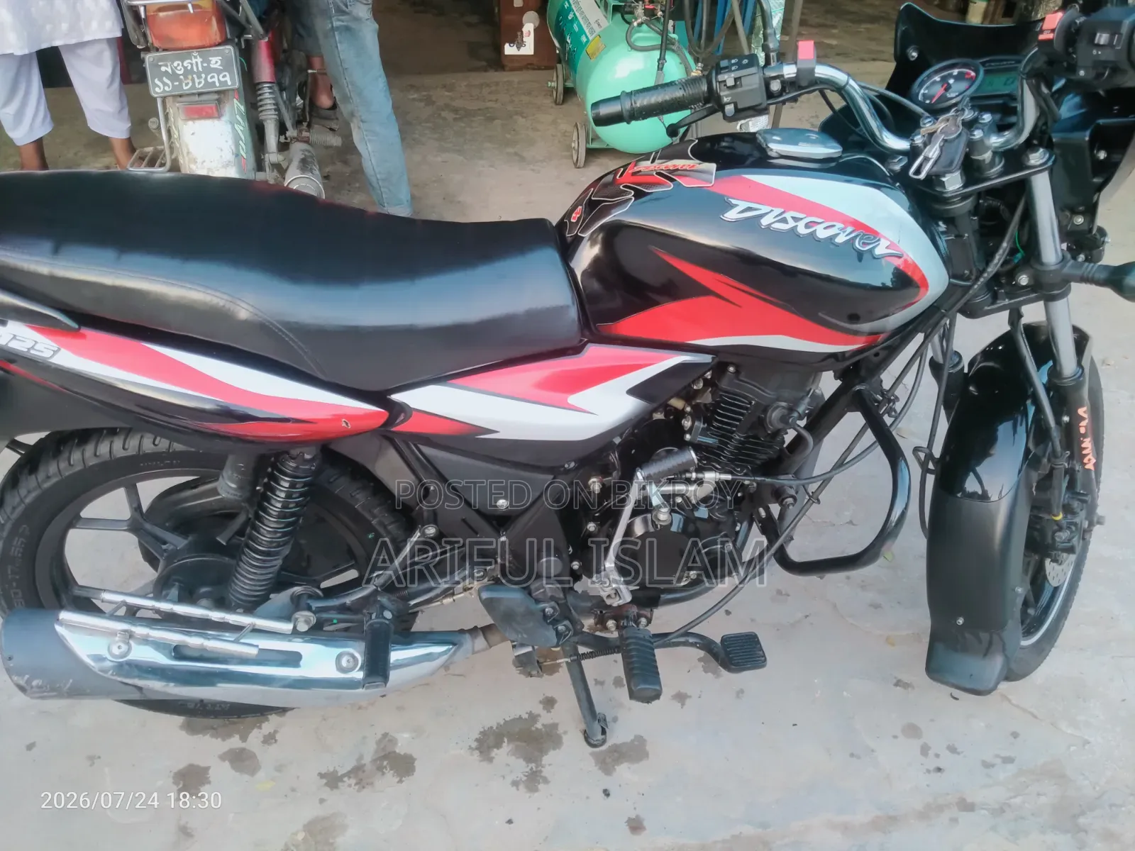 বাজাজ ডিসকভার ১২৫ ২০২২ ব্ল্যাক