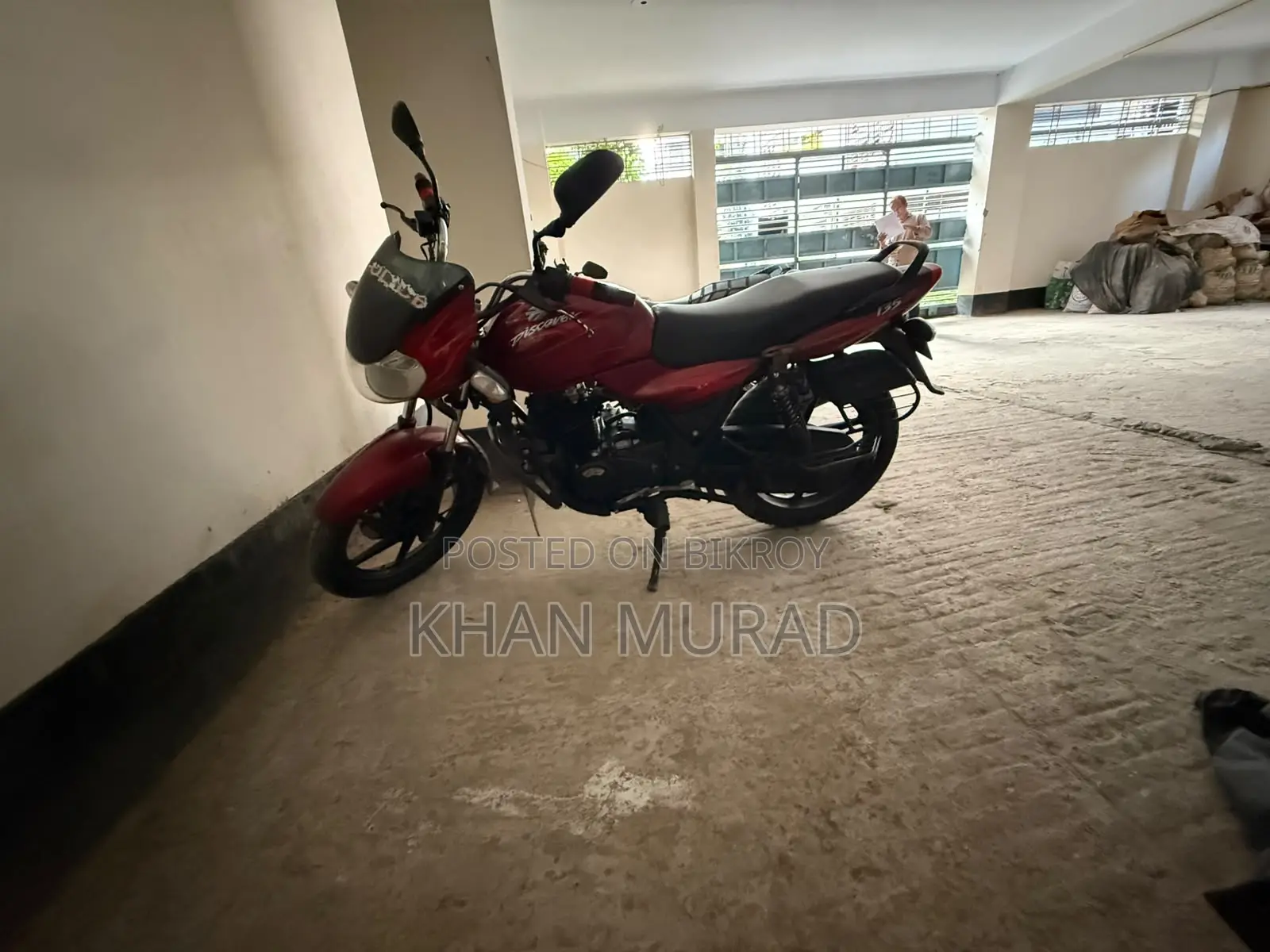 বাজাজ ডিসকভার ১৩৫ ২০১৫ কালো