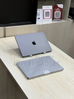 Laptop Apple MacBook Pro 2025 M5 16GB Apple M5 SSD 512GB