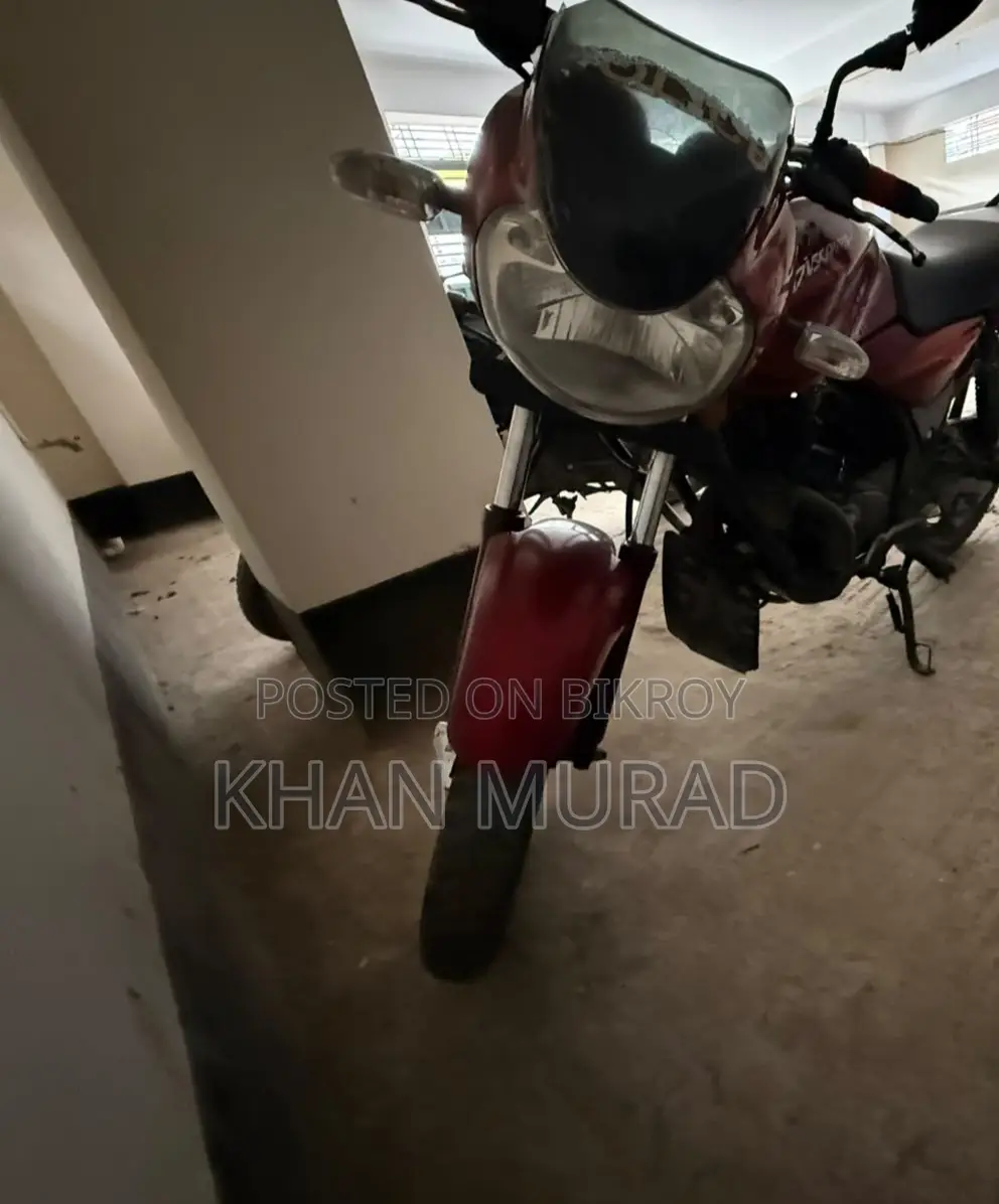 বাজাজ ডিসকভার ১৩৫ ২০১৫ কালো