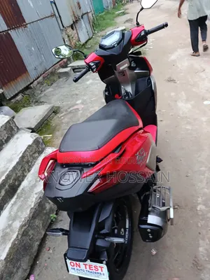 হিরো জুম ১২৫ ২০২৬ লাল
