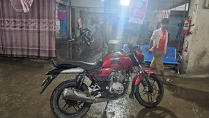 Bajaj V15 2017 Red