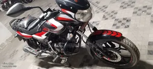 বাজাজ ডিসকভার ১২৫ ২০২১ লাল