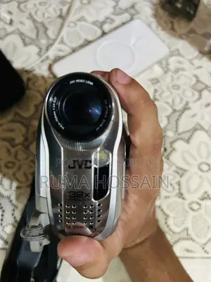 JVC GR-D395U Digital Video Camera (A MiniDV Camcorder)