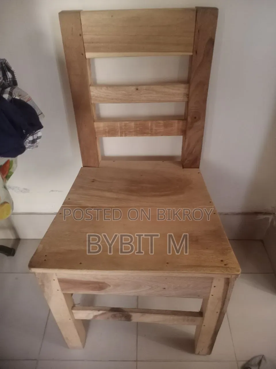 ৪ টা চেয়ার একটা রেক আর্জেন্ট সেল হবে।