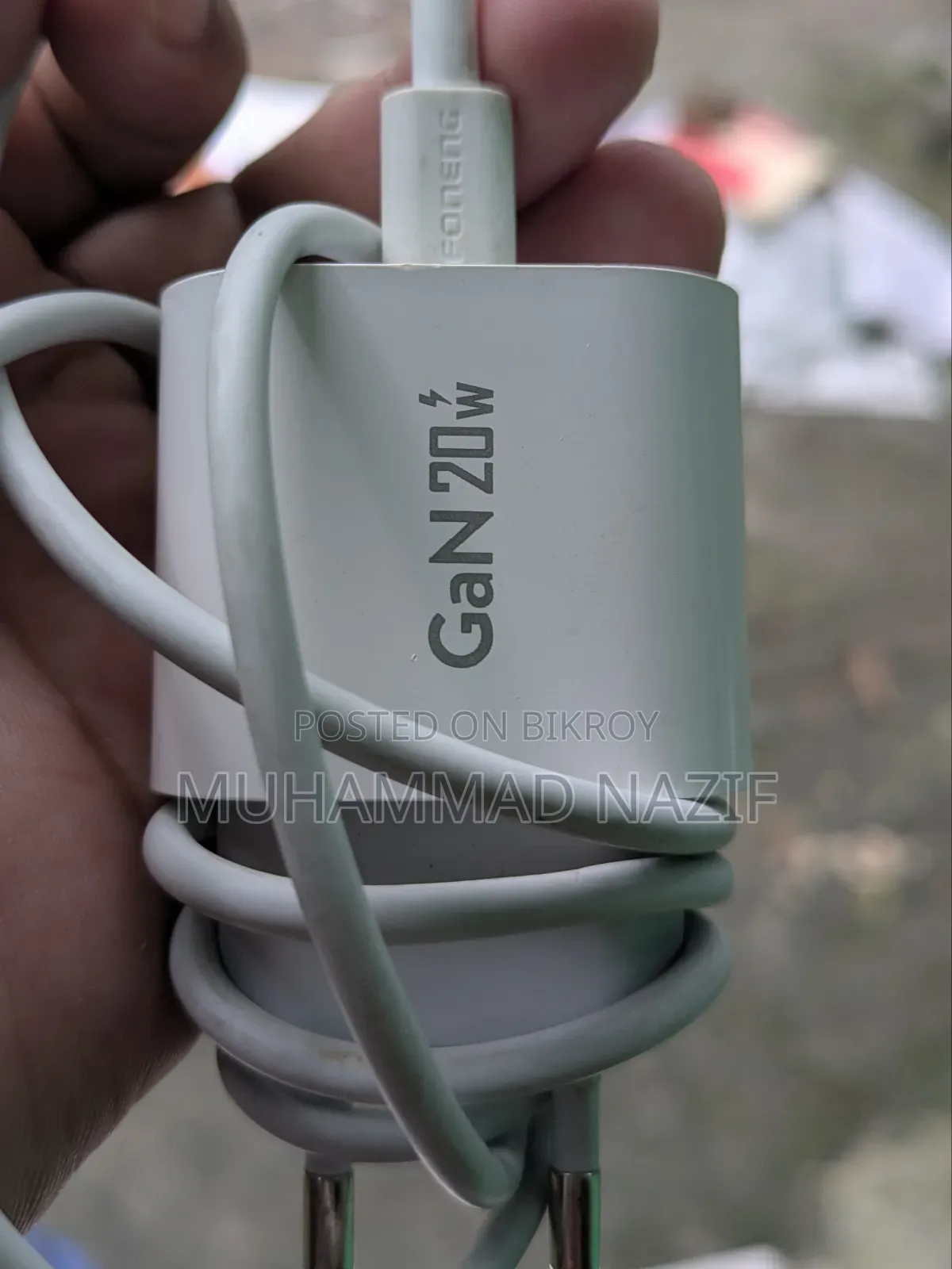 ফোনেং চার্জার বিক্রির জন্য।