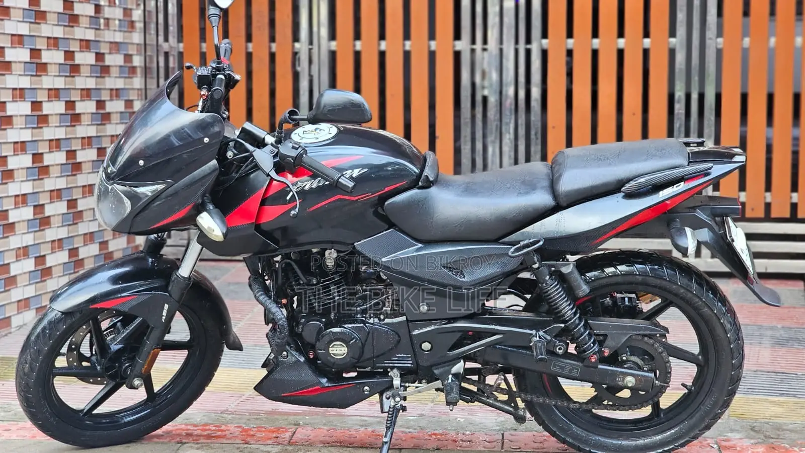 Bajaj Pulsar 150 2023 Black