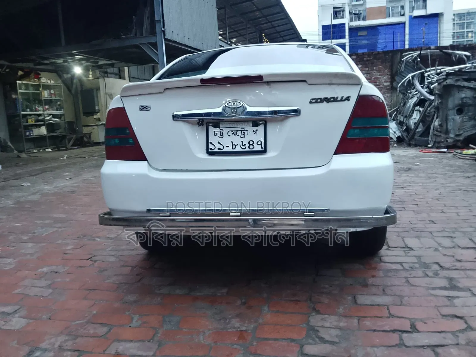 টয়োটা করোল্লা ২০০৪ সাদা