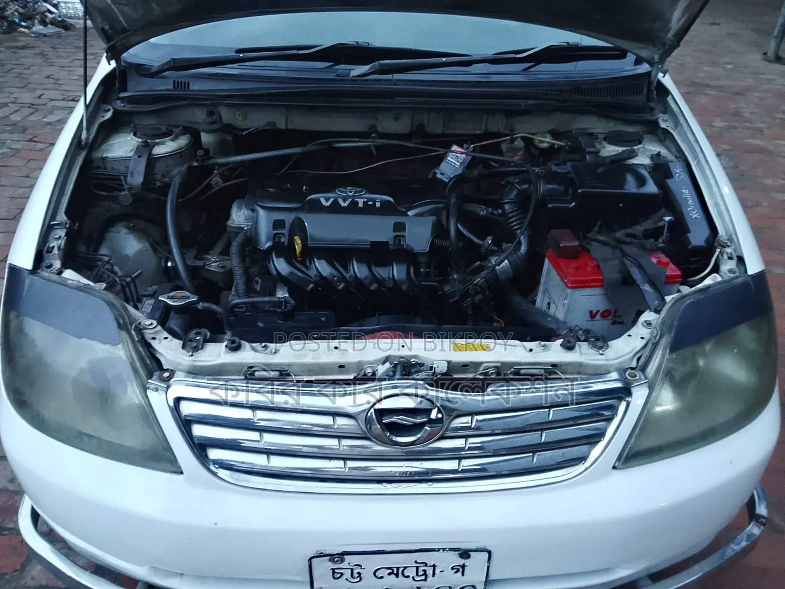 টয়োটা করোল্লা ২০০৪ সাদা
