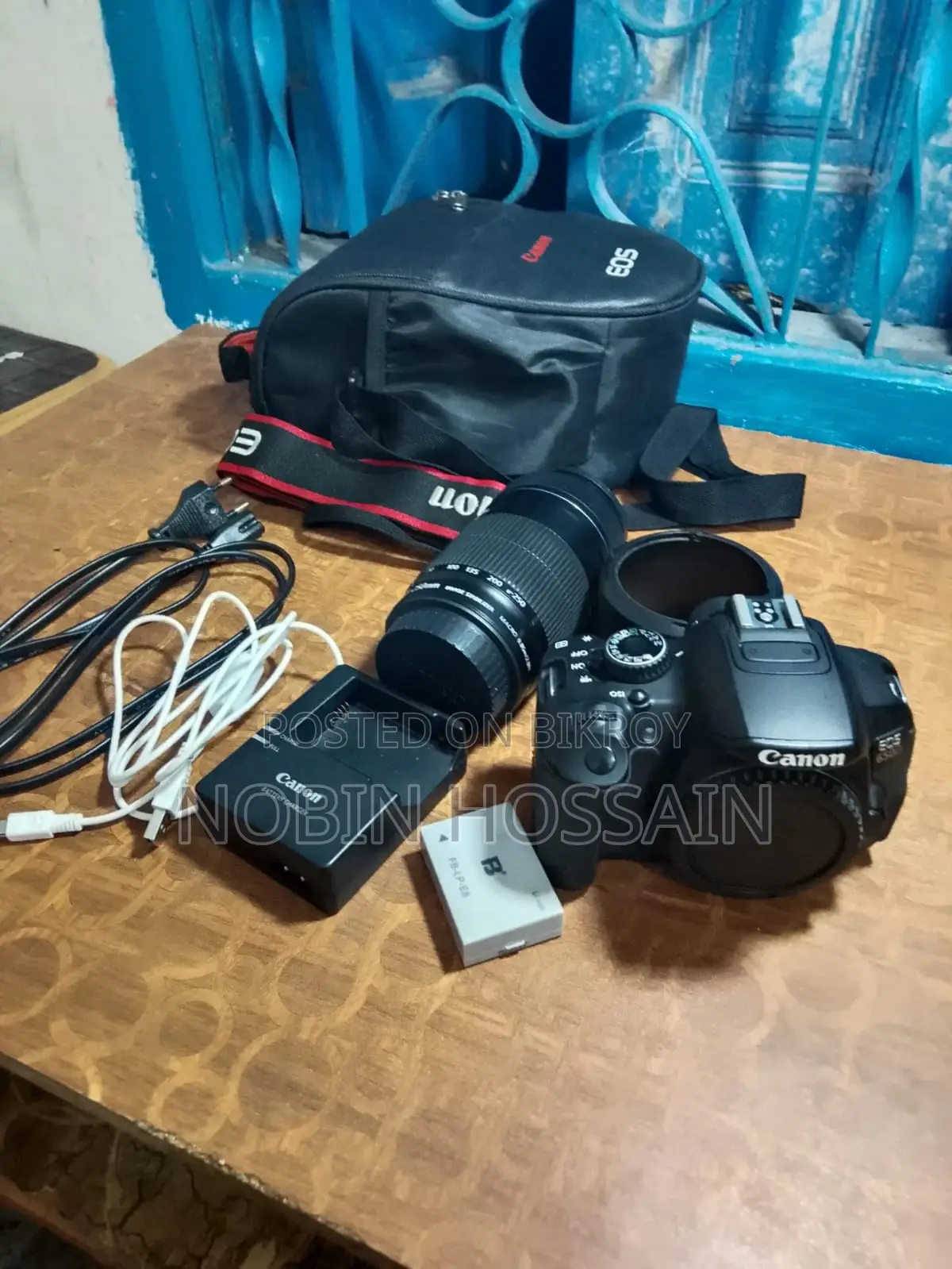 Canon EOS 650D (Rebel T4i) DSLR Camera + 55-250mm Lens