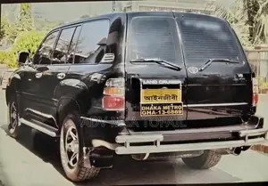 টয়োটা ল্যান্ড ক্রুজার ২০০০ কালো