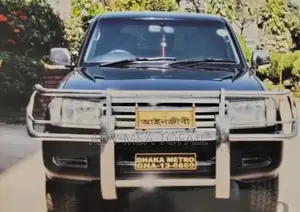 টয়োটা ল্যান্ড ক্রুজার ২০০০ কালো
