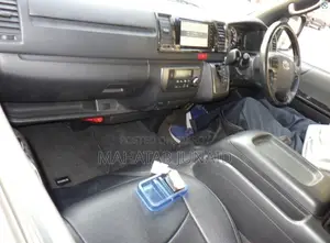 Toyota HiAce 2021