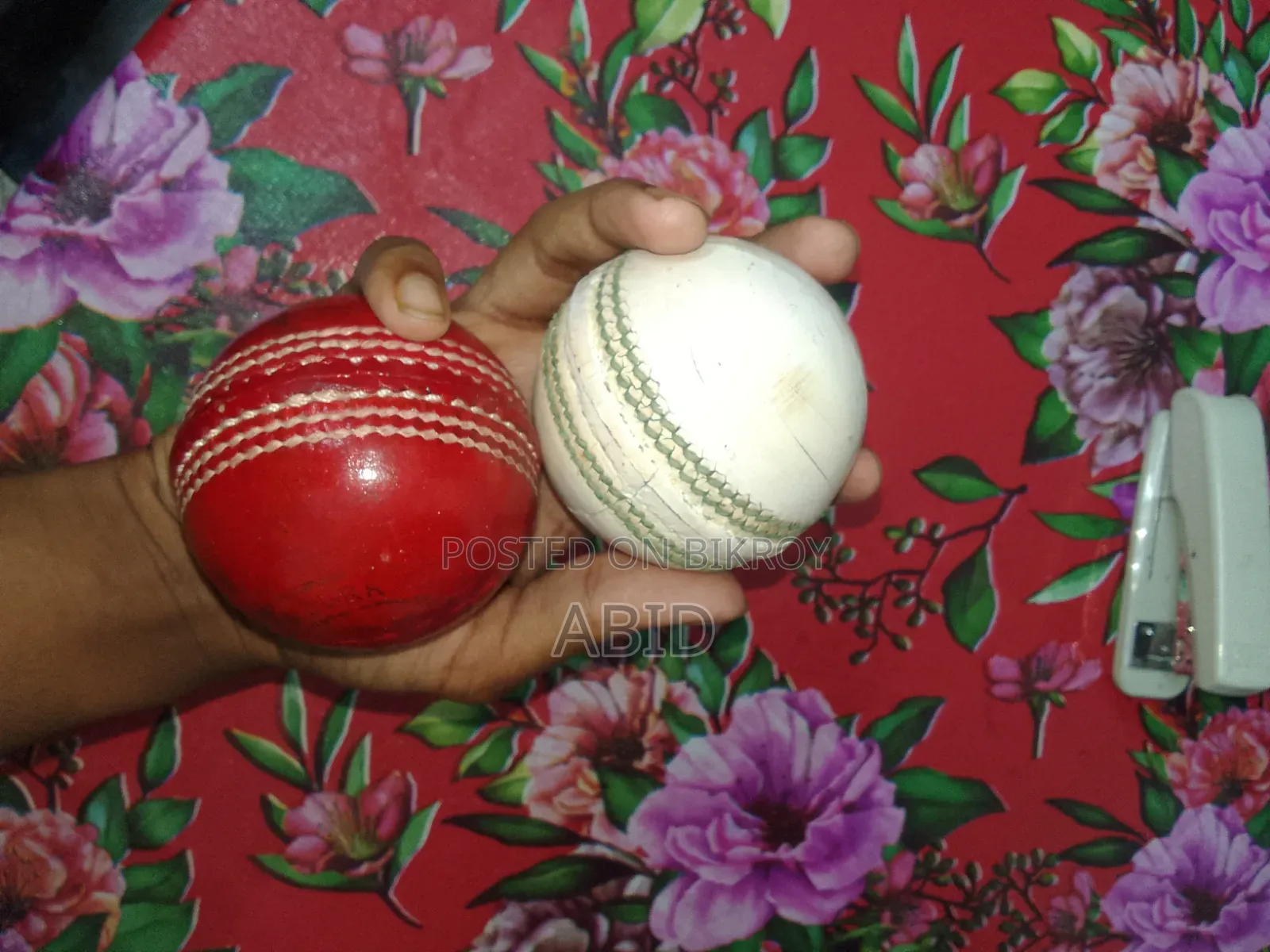 2 Pis Cricket Ball