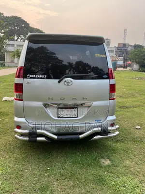 Toyota Noah 2.0 Four Wheel Drive (8 Seater) 2003 Silver